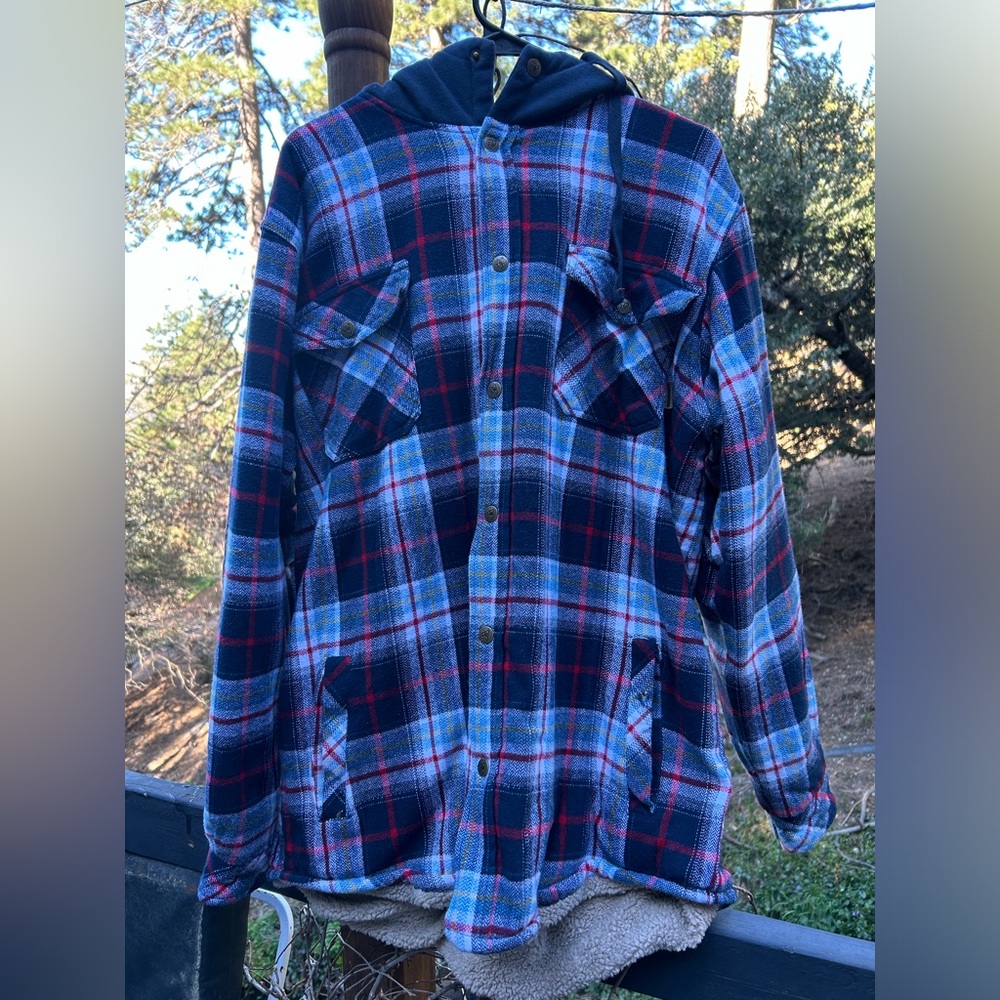 Brand new fleece lined coat blue flannel pattern. Men’s Large